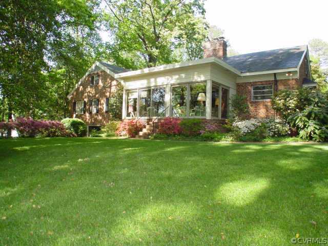 10 Robin Road Richmond, VA 23226 - Photo 10 of 10 a front view of house with garden