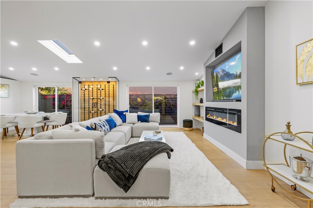 22263 Flanco Road Woodland Hills, CA 91364 - Photo 12 of 69