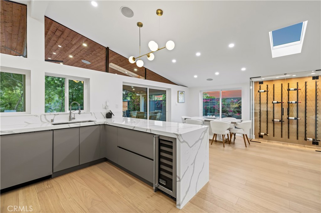 22263 Flanco Road Woodland Hills, CA 91364 - Photo 20 of 69