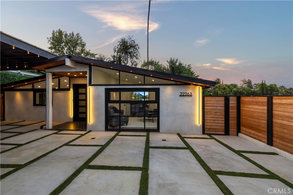 22263 Flanco Road Woodland Hills, CA 91364 - Photo 3 of 69