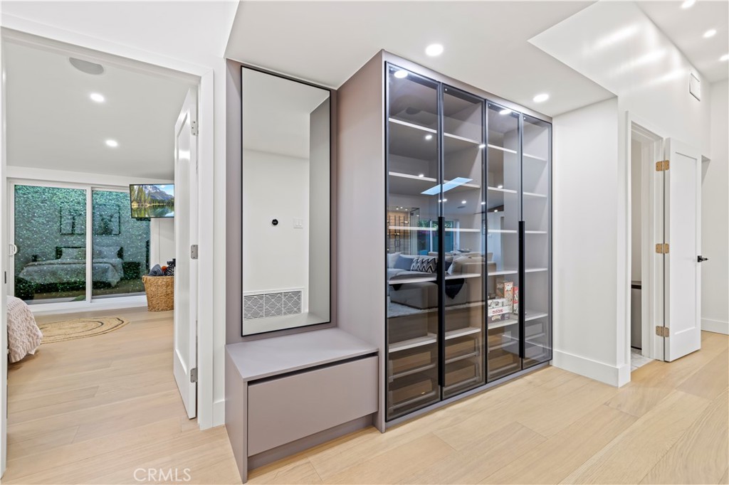 22263 Flanco Road Woodland Hills, CA 91364 - Photo 4 of 69