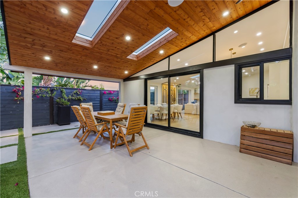 22263 Flanco Road Woodland Hills, CA 91364 - Photo 42 of 69