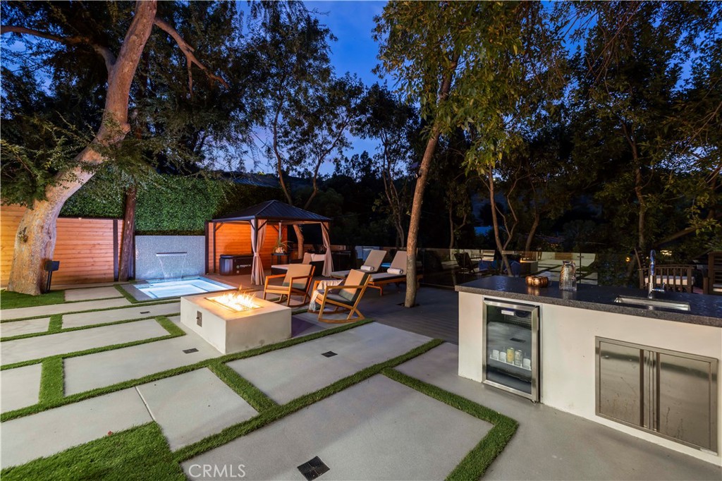 22263 Flanco Road Woodland Hills, CA 91364 - Photo 56 of 69