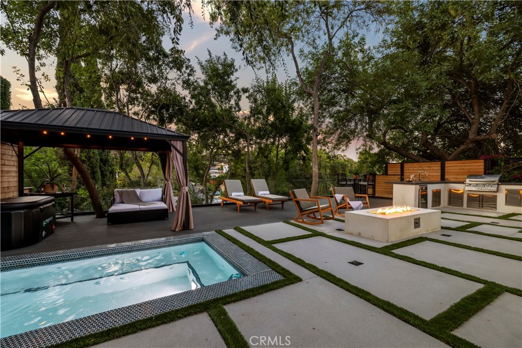 22263 Flanco Road Woodland Hills, CA 91364 - Photo 62 of 69 a view of a backyard with sitting area