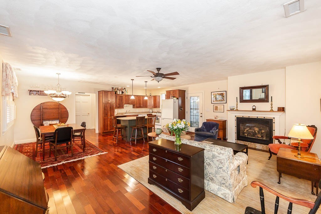 158 Lowell Street, Unit 4 Peabody, MA 01960 - Photo 9 of 25