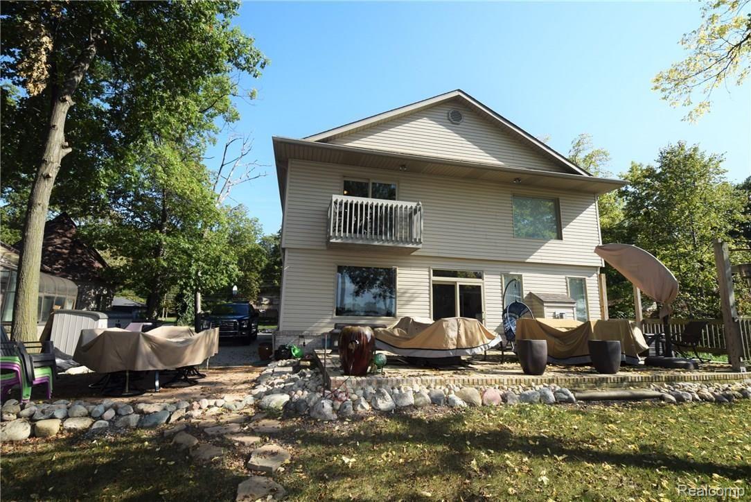 18300 Meridian Road Grosse Ile, MI 48138 - Photo 40 of 53 DSC_0936.JPG