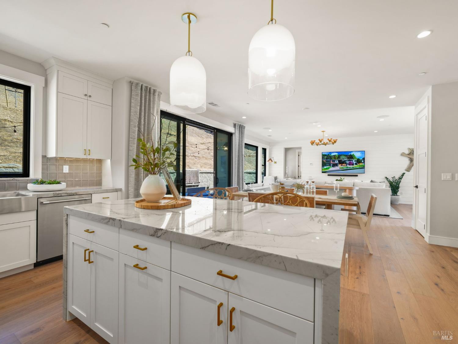 31 Erin Drive San Rafael, CA 94903 - Photo 13 of 44