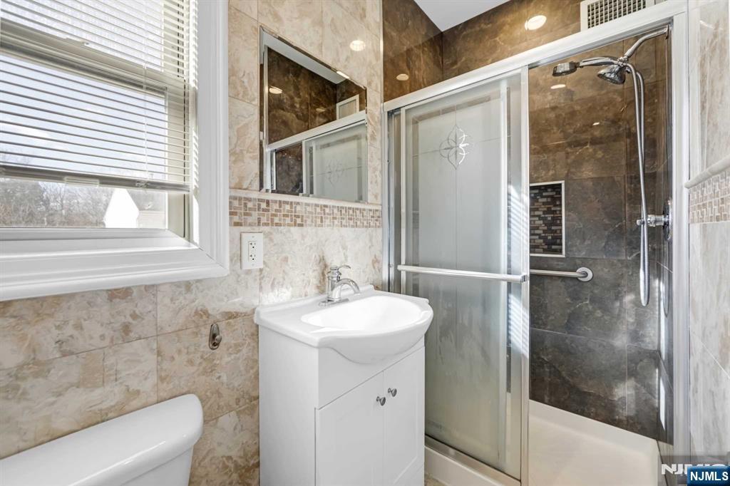 831 Pascack Road Paramus, NJ 07652 - Photo 10 of 26