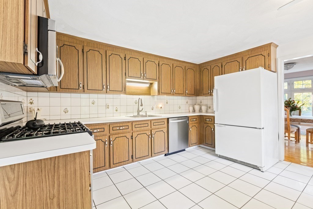 27 Lewis Road Foxboro, MA 02035 - Photo 14 of 40 a kitchen with a stove a sink and a refrigerator