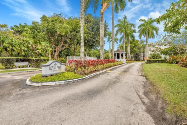 $189,900 | 118 Royal Park Drive, Unit 4G, Oakland Park, FL 33309