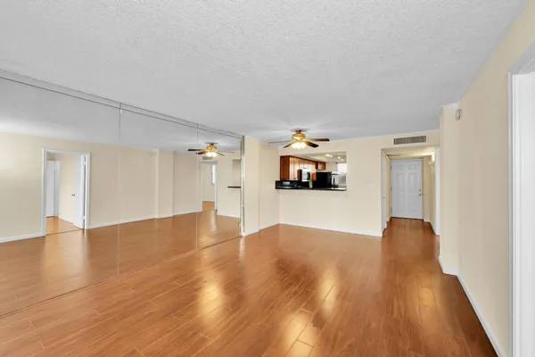 $189,900 | 118 Royal Park Drive, Unit 4G, Oakland Park, FL 33309