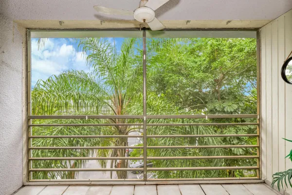 $189,900 | 118 Royal Park Drive, Unit 4G, Oakland Park, FL 33309