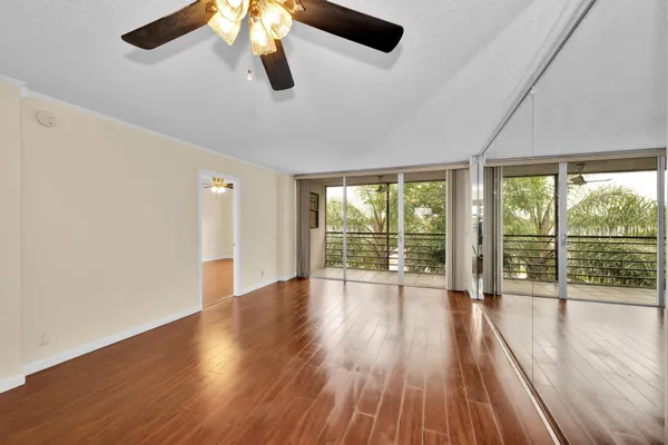 $189,900 | 118 Royal Park Drive, Unit 4G, Oakland Park, FL 33309