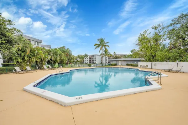 $189,900 | 118 Royal Park Drive, Unit 4G, Oakland Park, FL 33309
