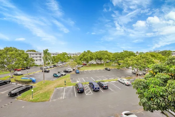 $189,900 | 118 Royal Park Drive, Unit 4G, Oakland Park, FL 33309