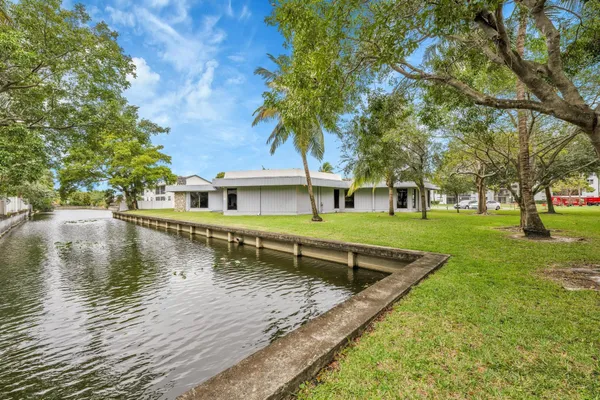$189,900 | 118 Royal Park Drive, Unit 4G, Oakland Park, FL 33309