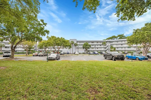 $189,900 | 118 Royal Park Drive, Unit 4G, Oakland Park, FL 33309