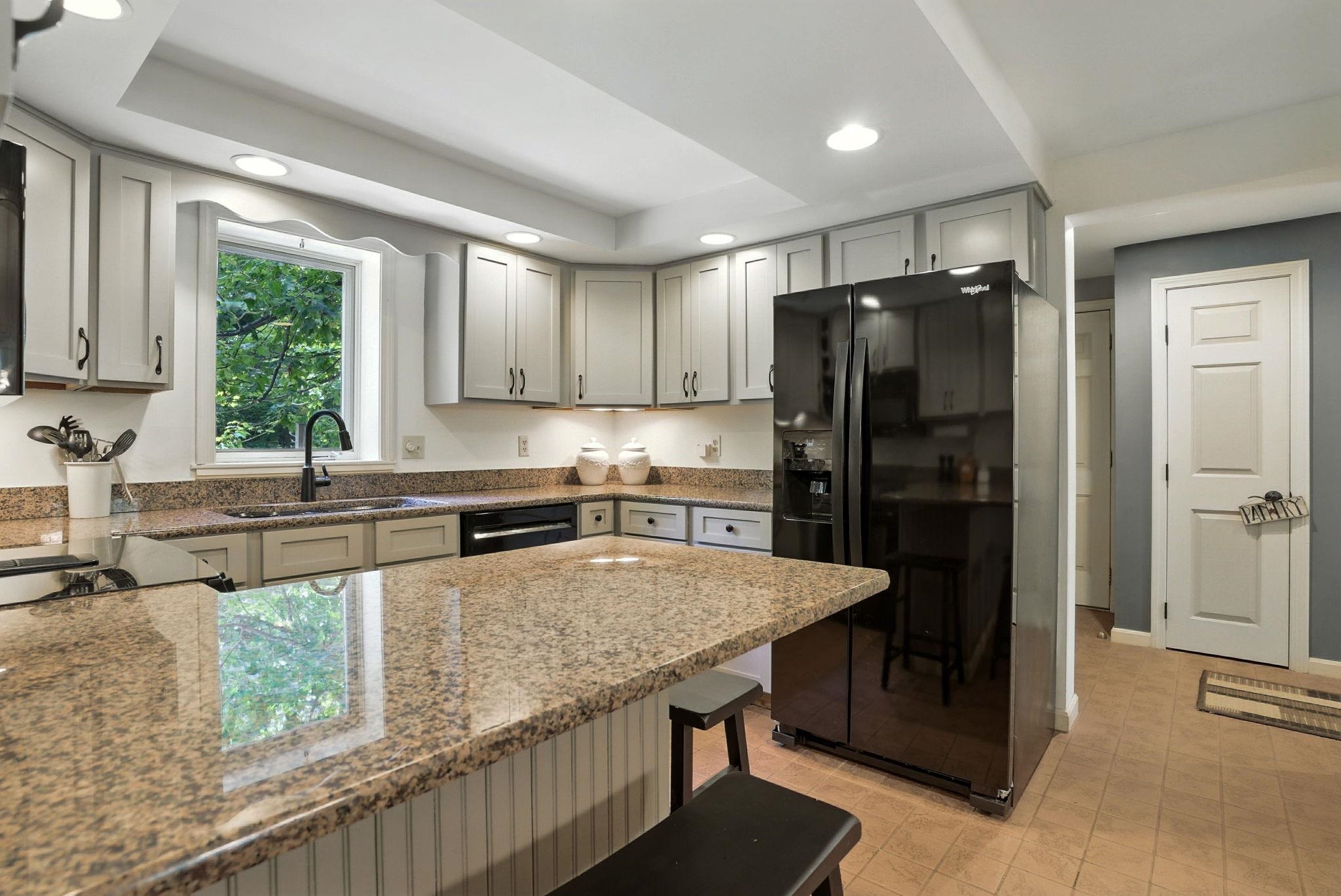38 Cambridge Road Bedford, NH 03110 - Photo 10 of 33 Gallery Image 10