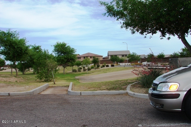 3215 West Maldonado Road Phoenix, AZ 85041 - Photo 17 of 18 neighborhood park