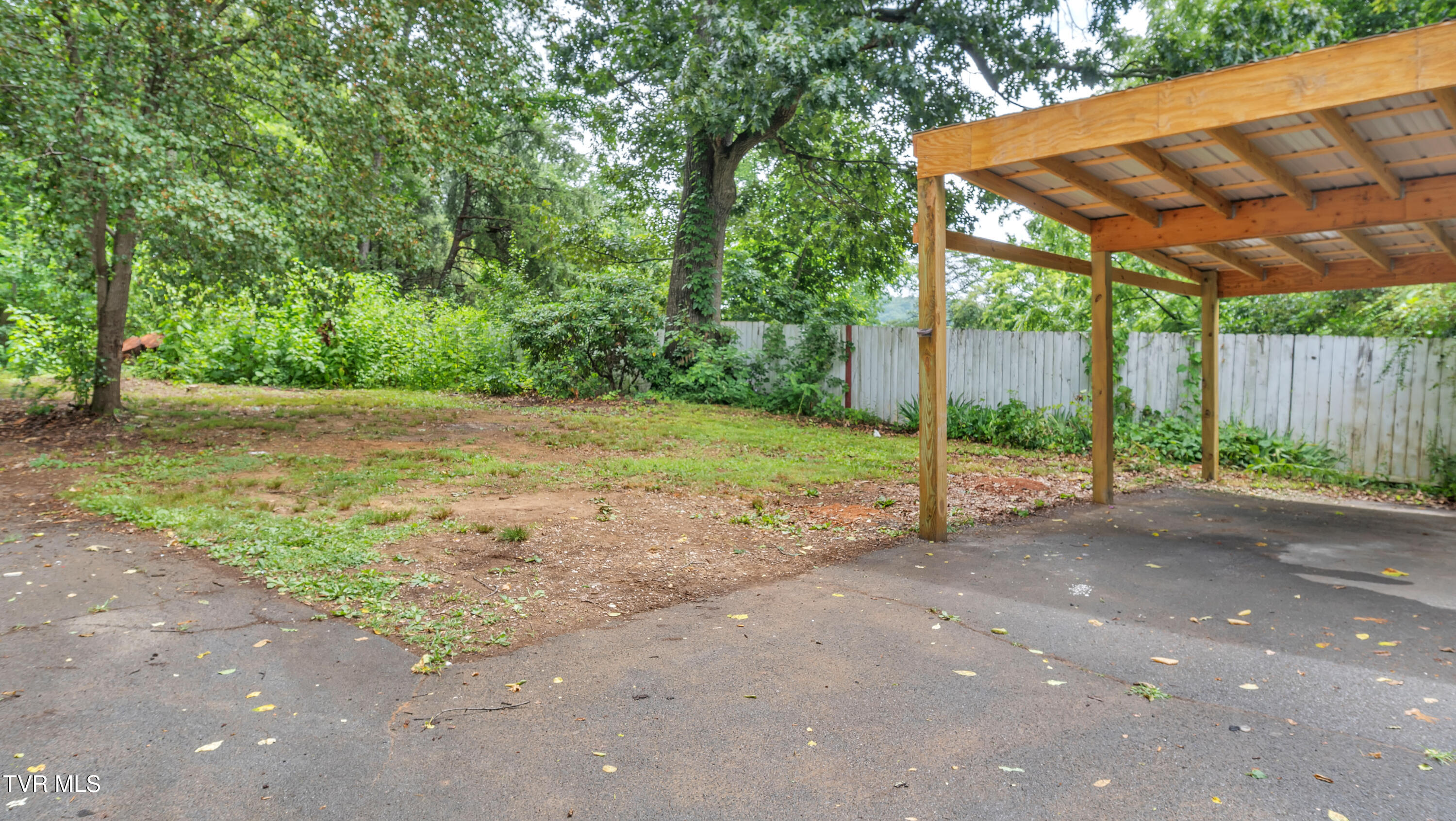 122 Hartley Road Elizabethton, TN 37643 - Photo 26 of 32 DSC07516