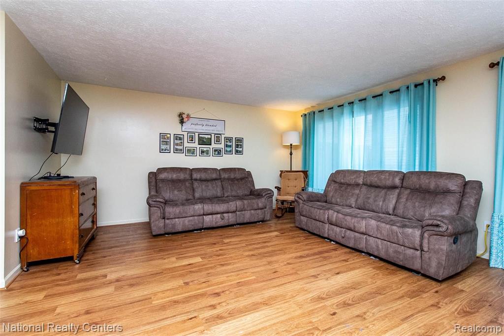 6547 Ridgeview Drive, Unit 28 Clarkston, MI 48346 - Photo 7 of 37