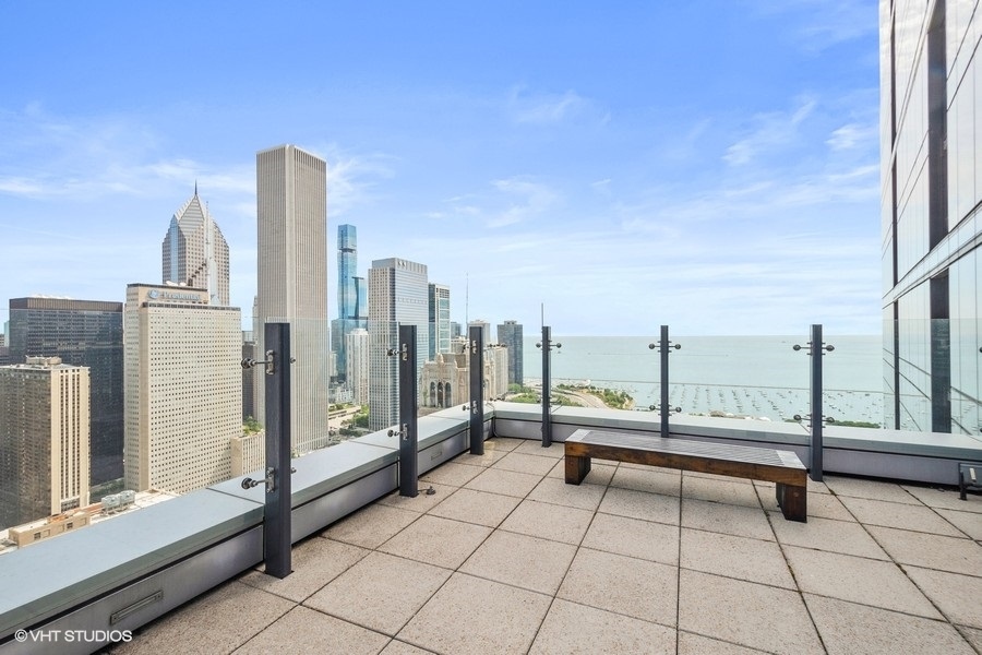 60 East Monroe Street, Unit 2005 Chicago, IL 60603 - Photo 11 of 13 a view of roof with city view