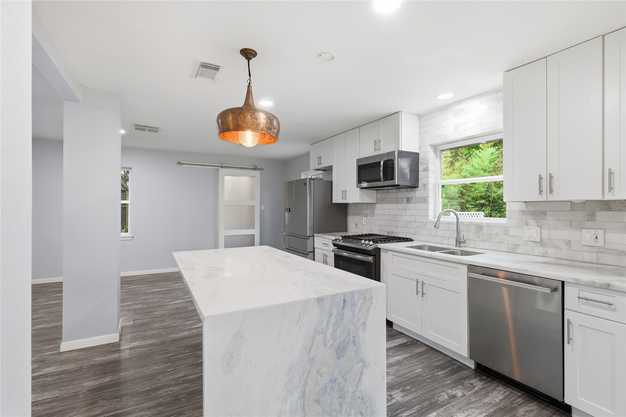 5347 Rutherglenn Drive Houston, TX 77096 - Photo 7 of 21 Gallery Image 7