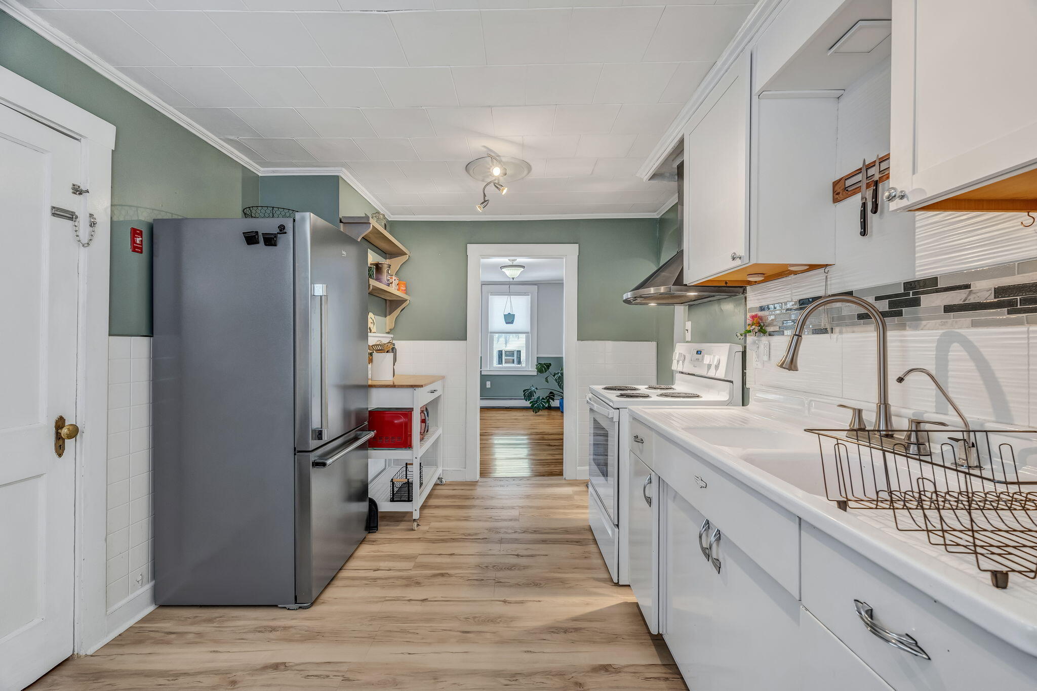 346 Lincoln Street Bangor, ME 04401 - Photo 14 of 50 Kitchen