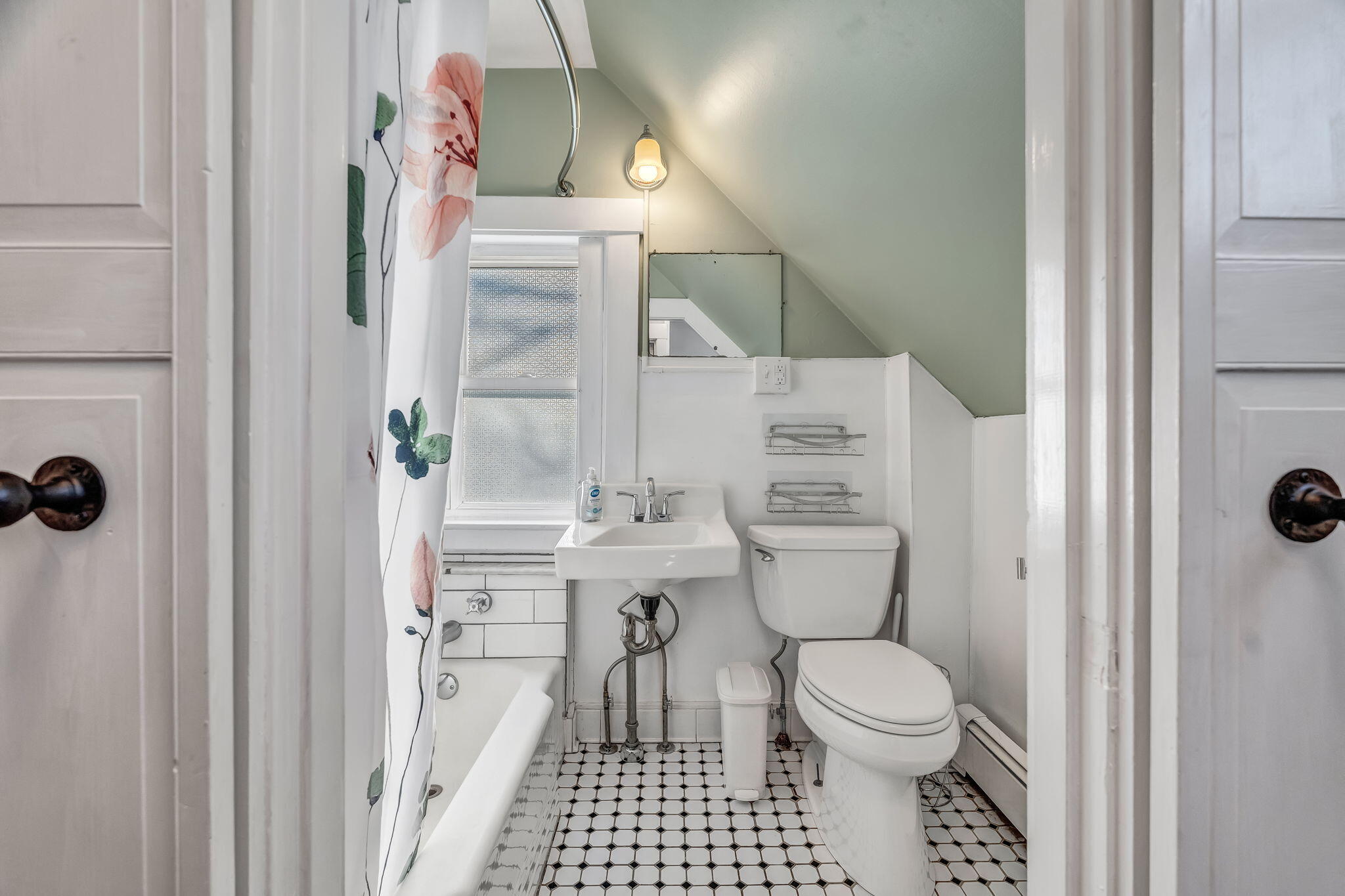 346 Lincoln Street Bangor, ME 04401 - Photo 25 of 50 Upstairs Bathroom