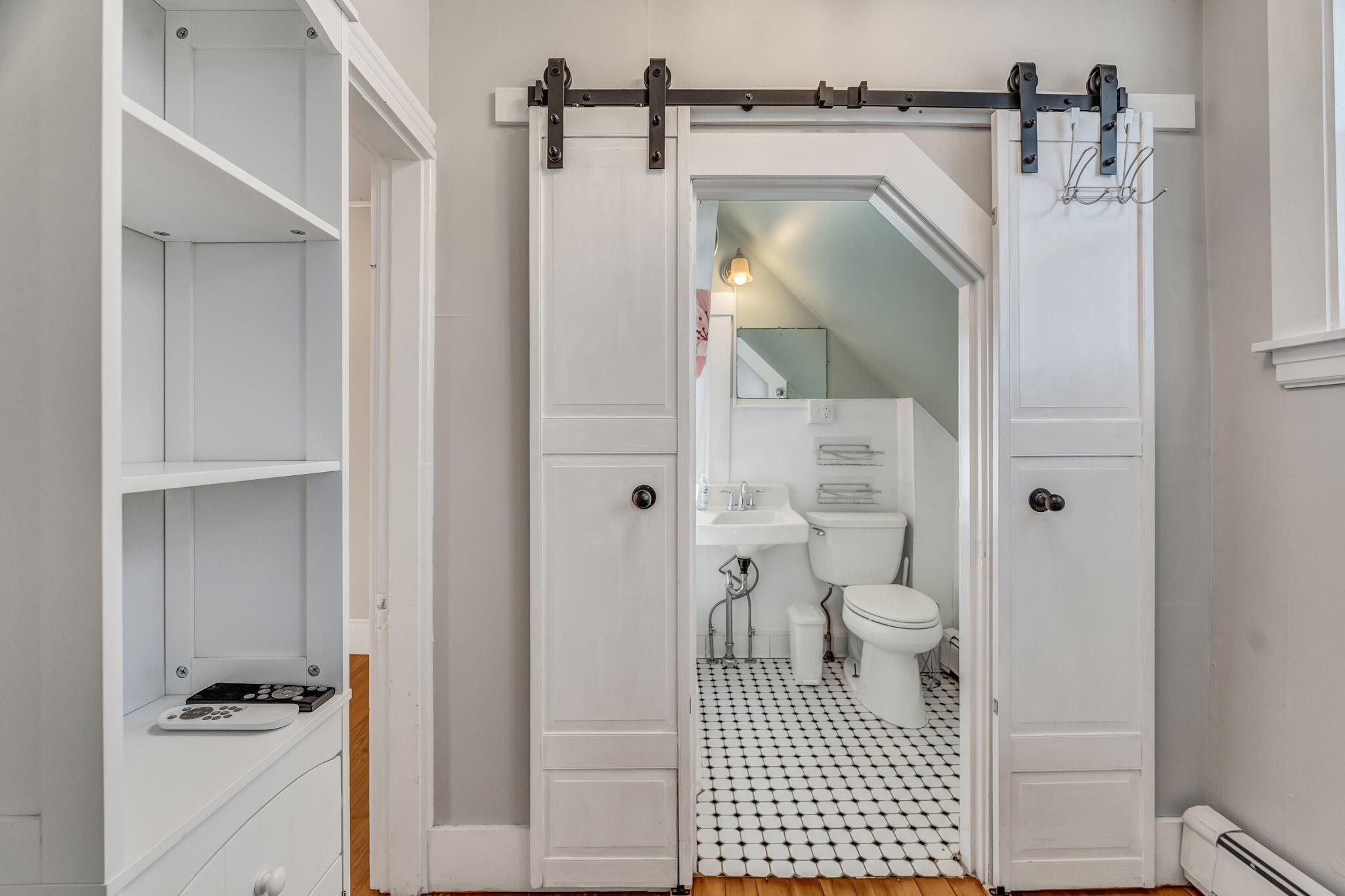 346 Lincoln Street Bangor, ME 04401 - Photo 26 of 50 Upstairs Bathroom