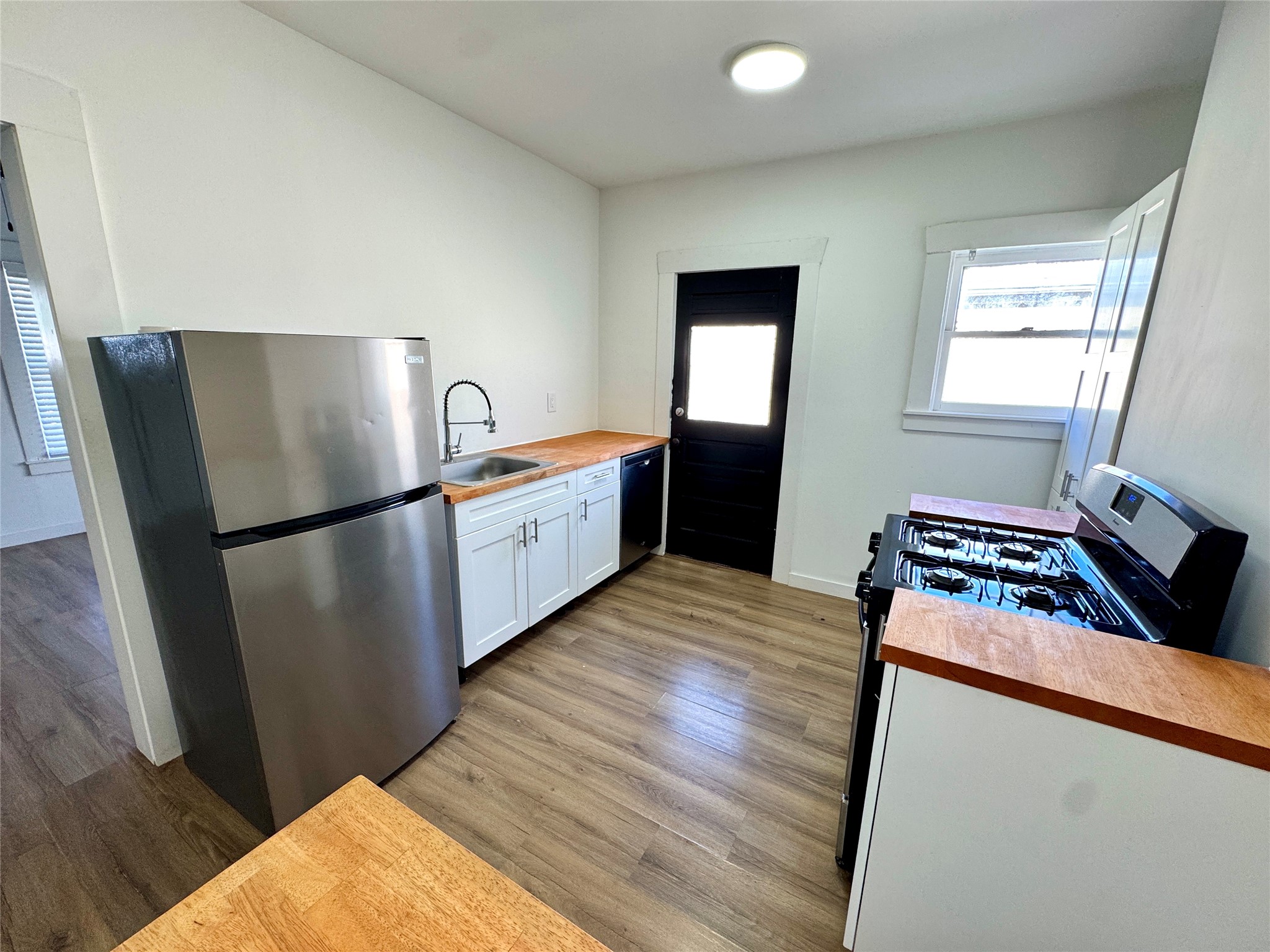 7-9 Hunt Street Houston, TX 77003 - Photo 14 of 23 a kitchen with stainless steel appliances granite countertop a refrigerator stove sink and a window