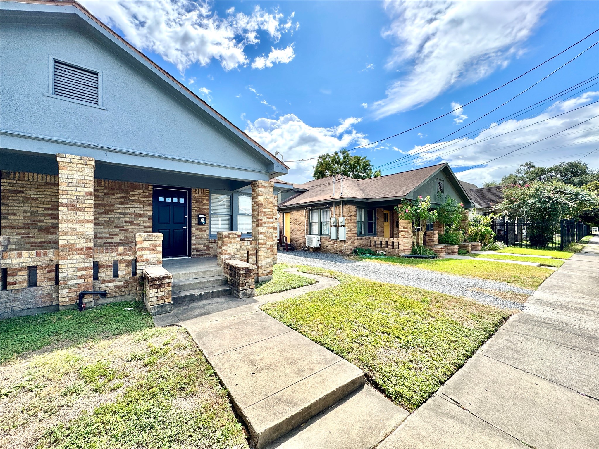 7-9 Hunt Street Houston, TX 77003 - Photo 23 of 23 a view of a house with swimming pool and sitting area