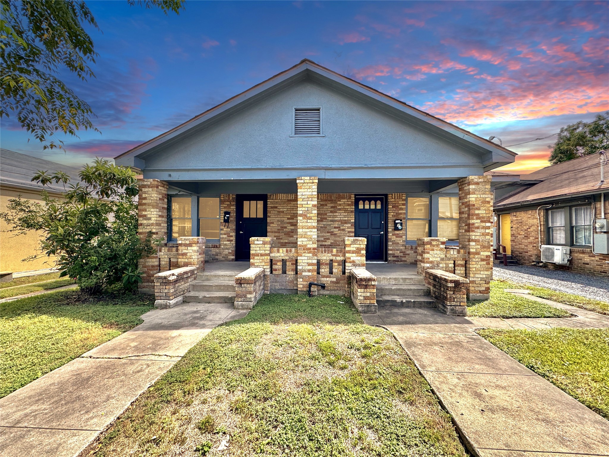 7-9 Hunt Street Houston, TX 77003 - Photo 3 of 23 a view of a house with sitting area and swimming pool