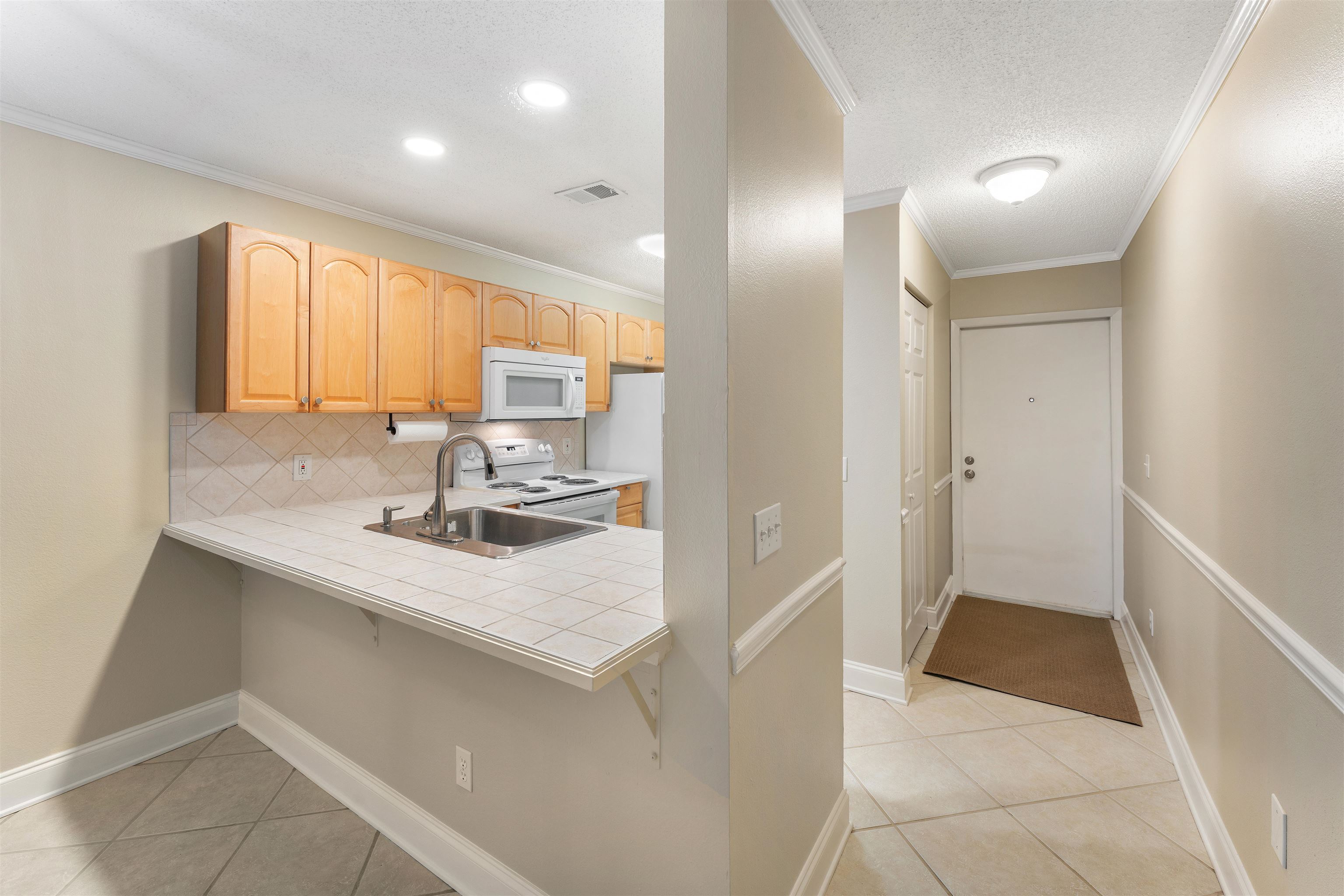 650 West Pope Road, Unit 233 St. Augustine, FL 32080 - Photo 13 of 31 a bathroom with a sink a mirror and a bathtub