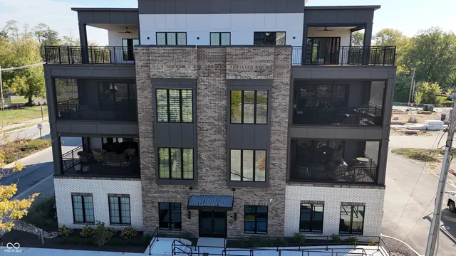 $1,023,637 | 716 Pawnee Road, Unit 200, Carmel, IN 46032