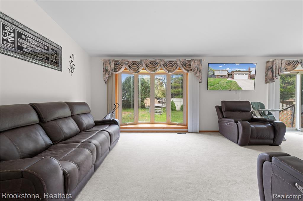 38982 Sutton Drive Sterling Heights, MI 48310 - Photo 4 of 27