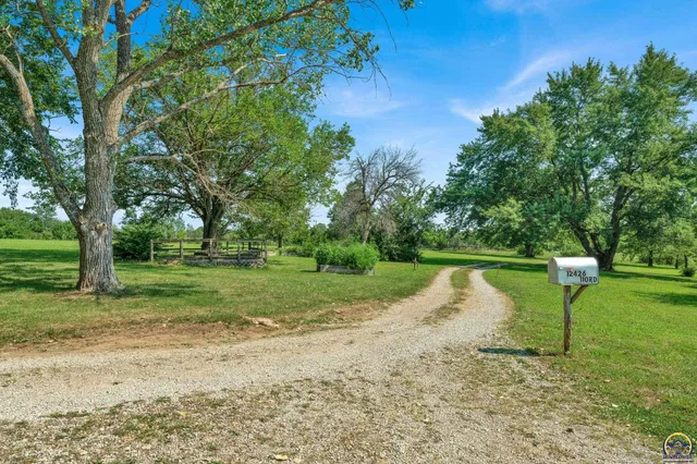 $350,000 | 12426 110th Road, Hoyt, KS 66440