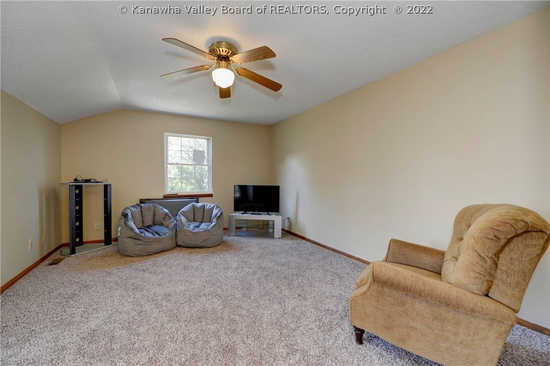 1031 Mount Vernon Road Hurricane, WV 25526 - Photo 25 of 29 APARTMENT LIVING ROOM