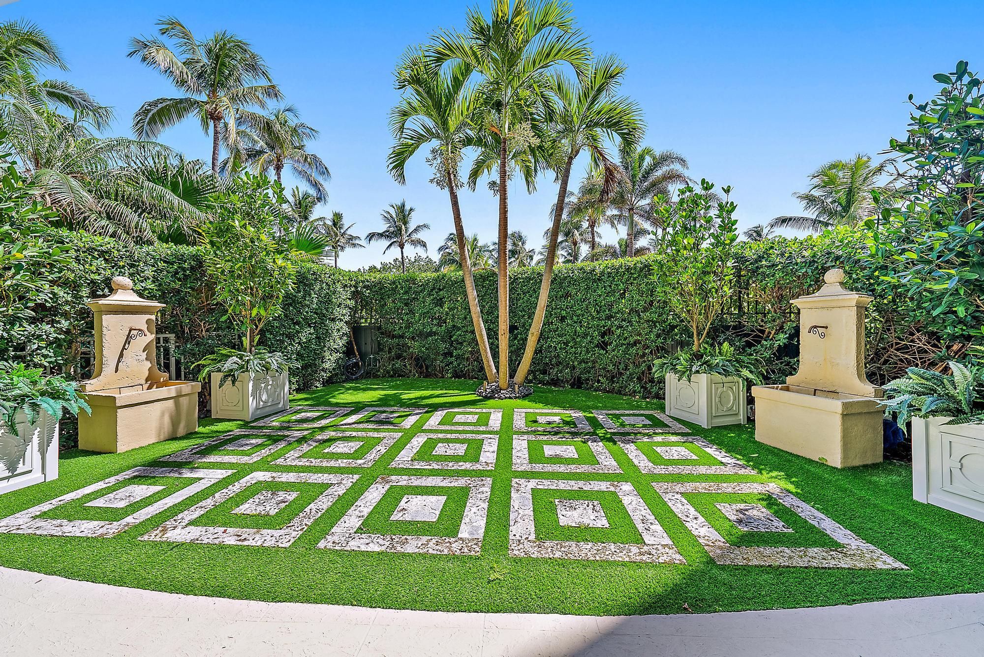 100 Royal Palm Way, Unit F1 Palm Beach, FL 33480 - Photo 30 of 43 a view of yard