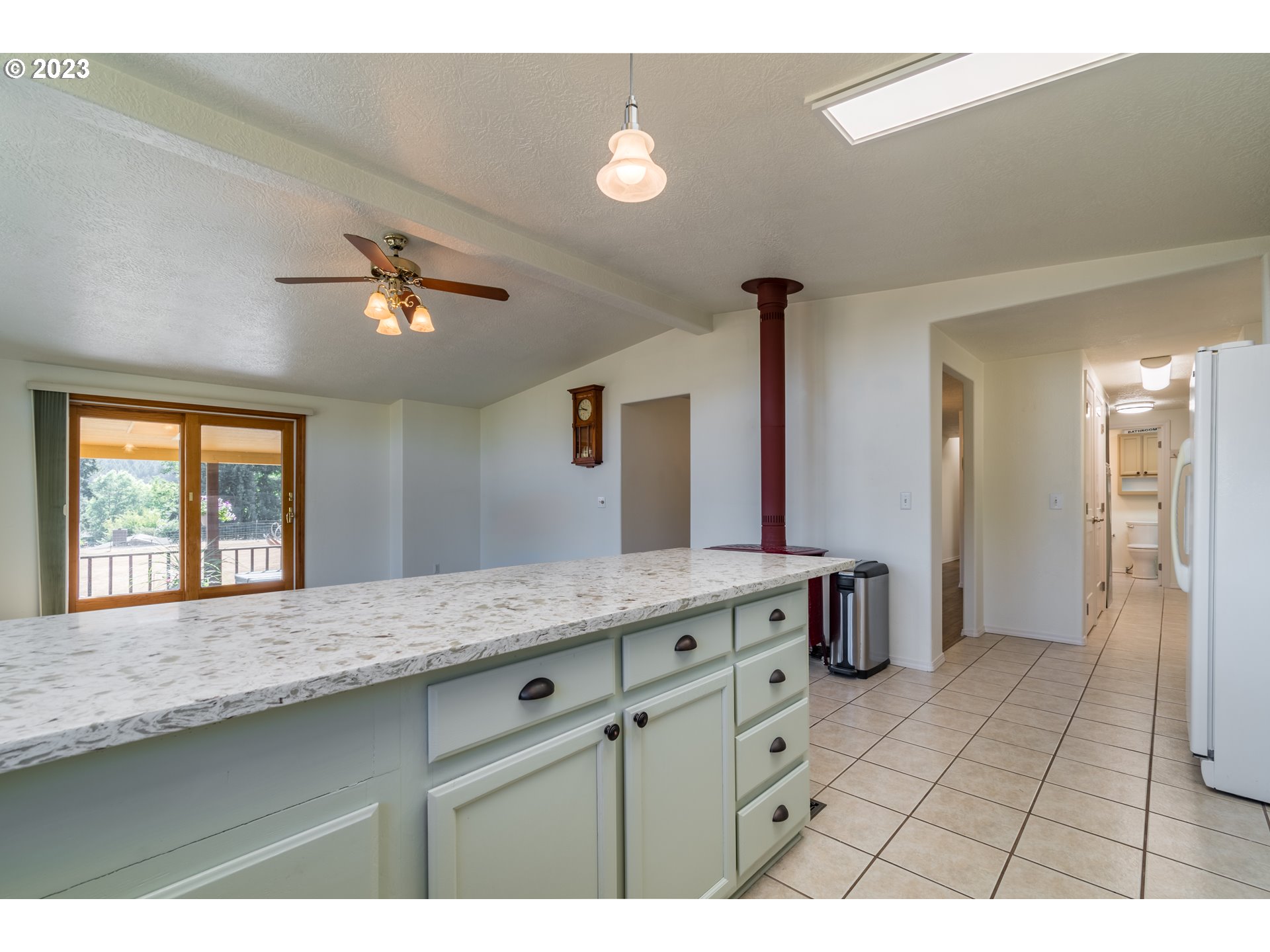 28485 Briggs Hill Road Eugene, OR 97405 - Photo 11 of 36 a bathroom with a sink and a mirror