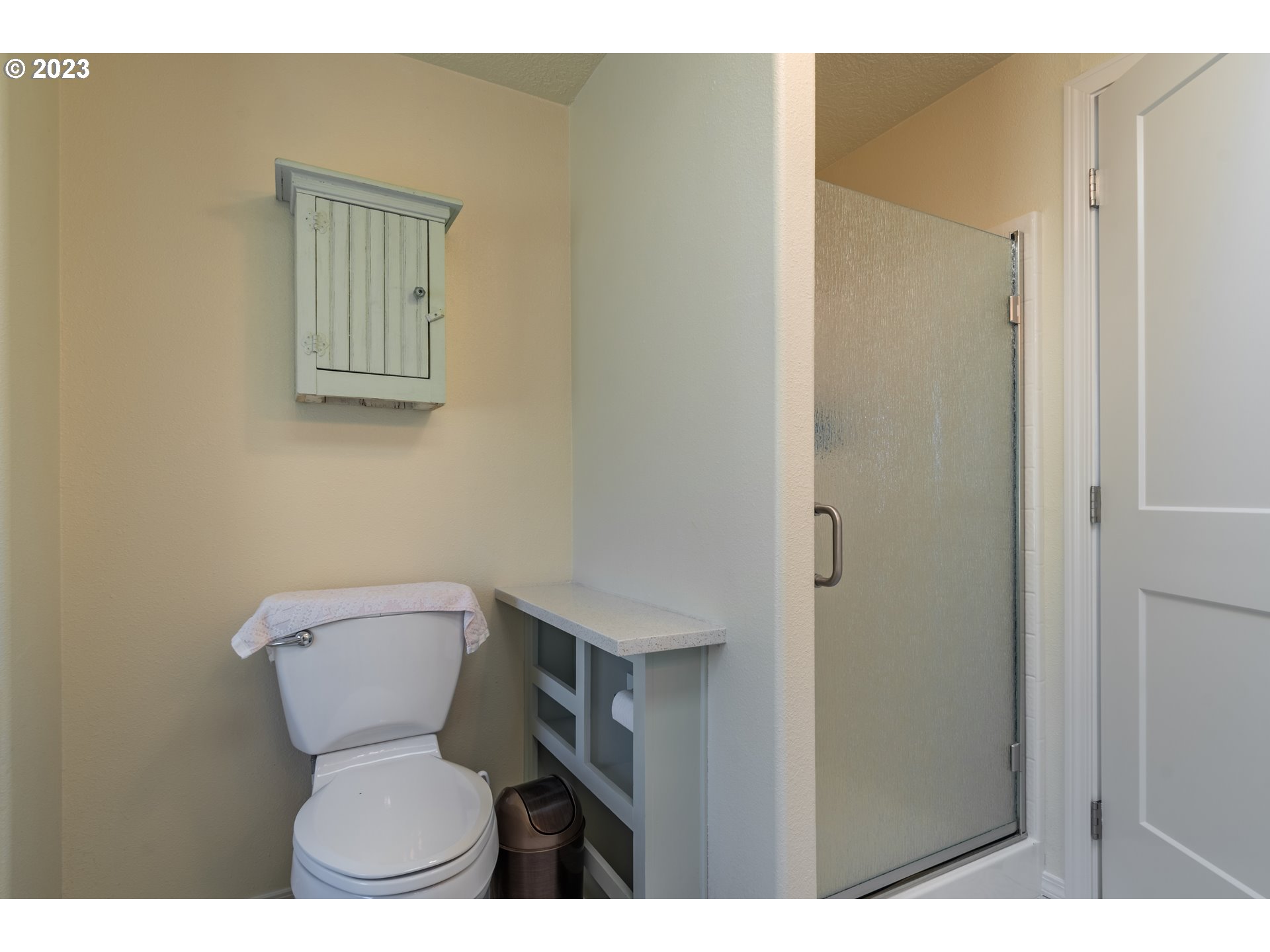 28485 Briggs Hill Road Eugene, OR 97405 - Photo 16 of 36 a bathroom with a toilet sink and a mirror