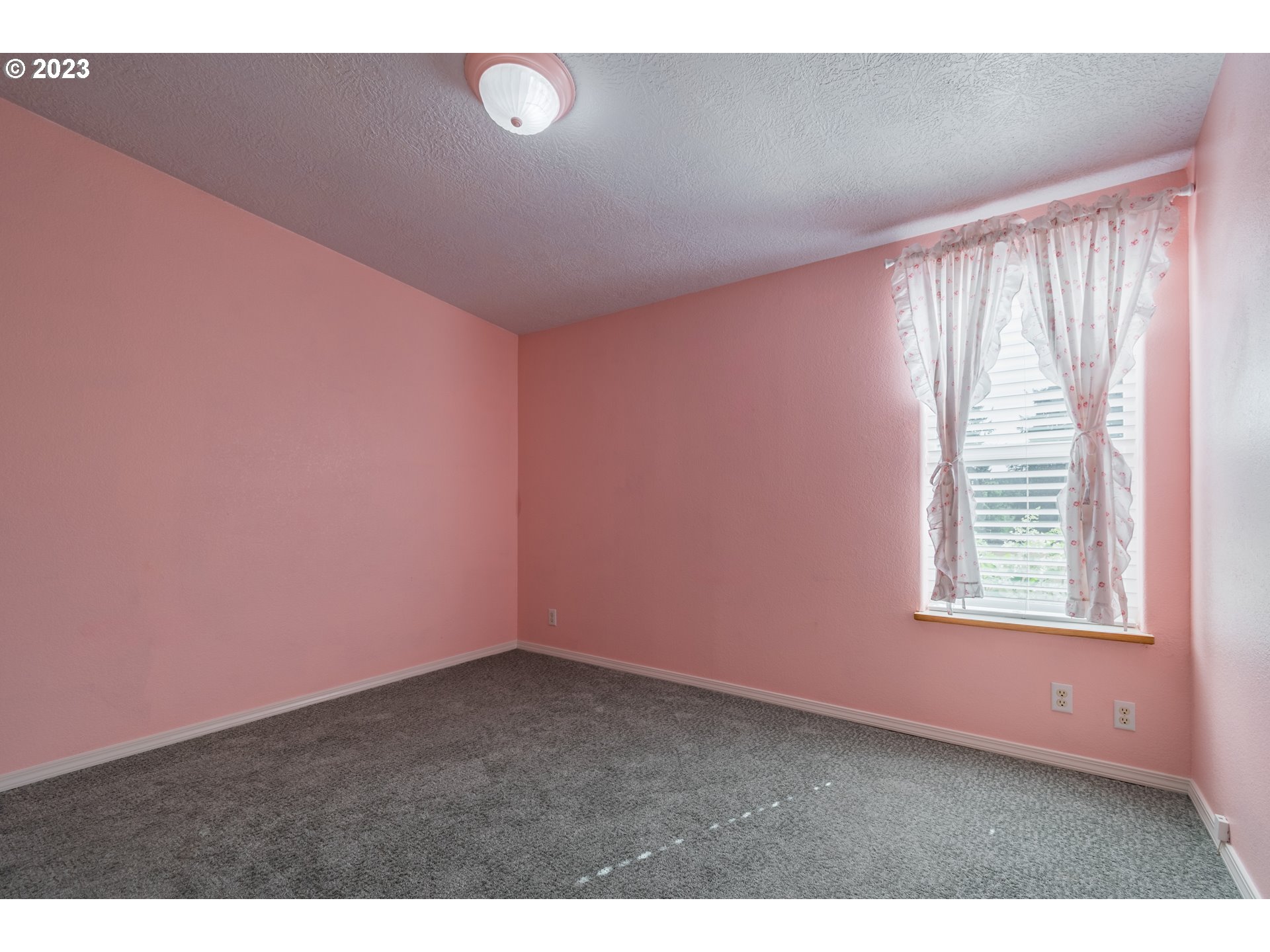 28485 Briggs Hill Road Eugene, OR 97405 - Photo 18 of 36 an empty room with windows