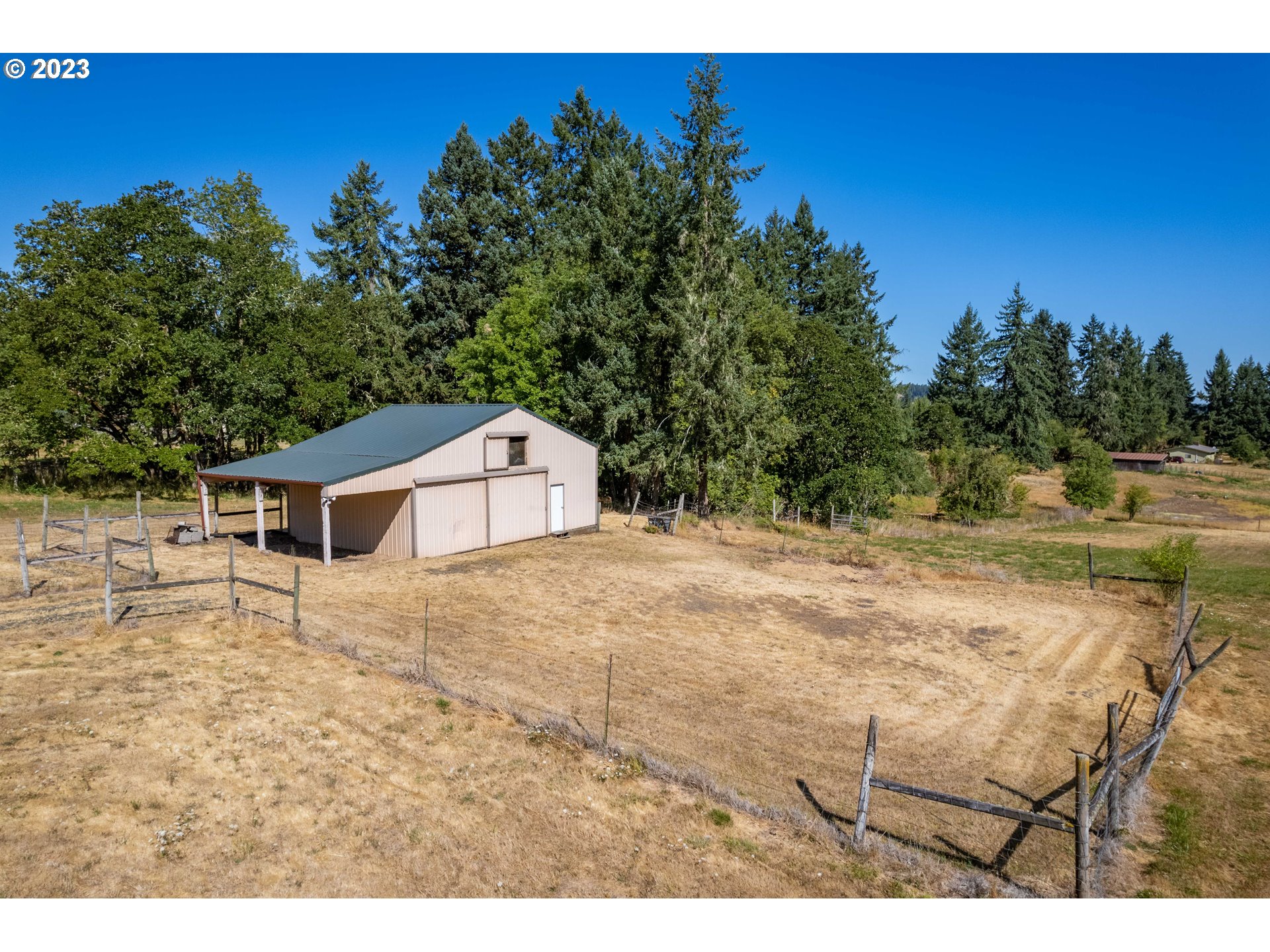28485 Briggs Hill Road Eugene, OR 97405 - Photo 29 of 36 a view of a backyard