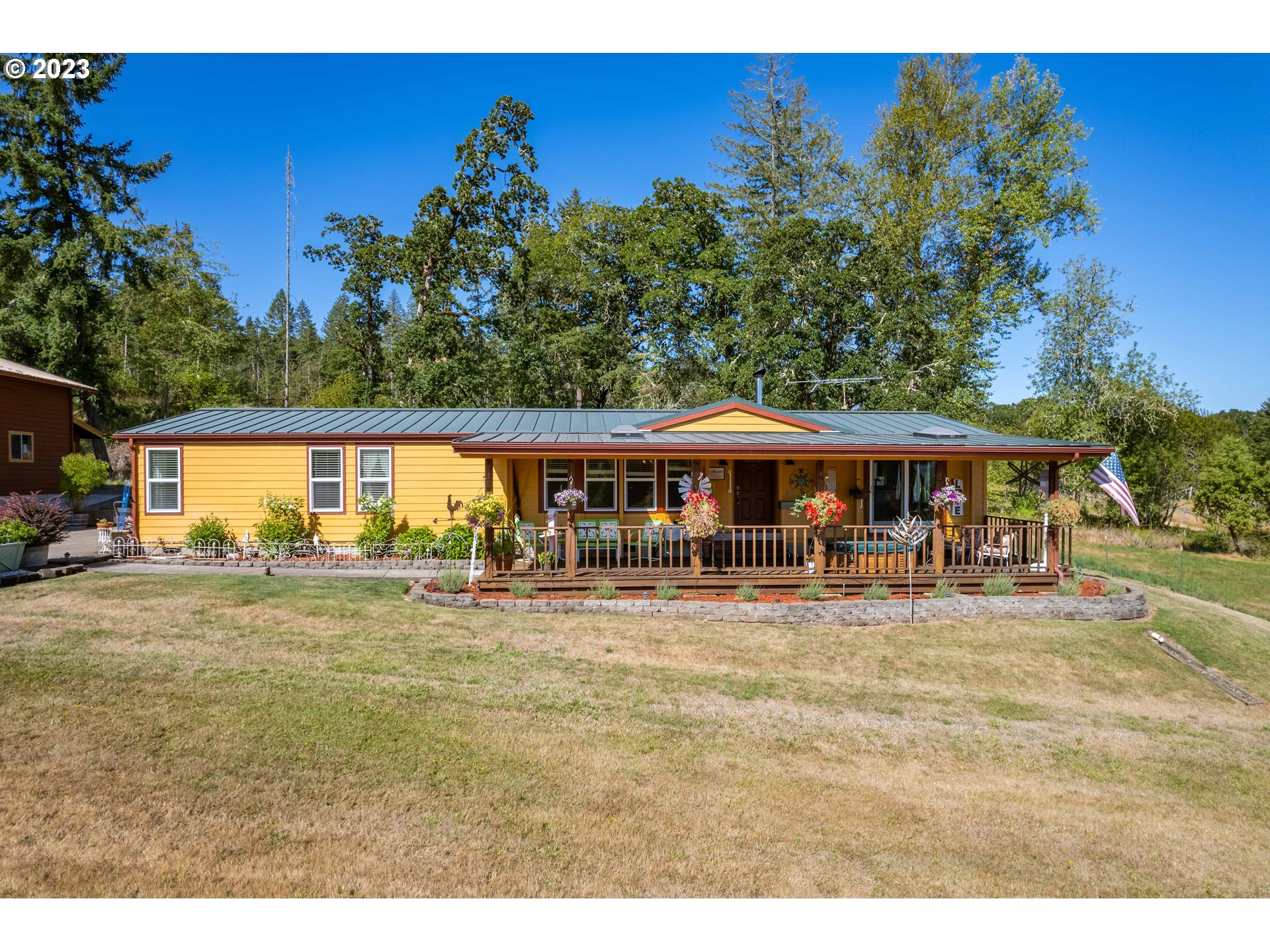 28485 Briggs Hill Road Eugene, OR 97405 - Photo 32 of 36 a backyard of a house with table and chairs