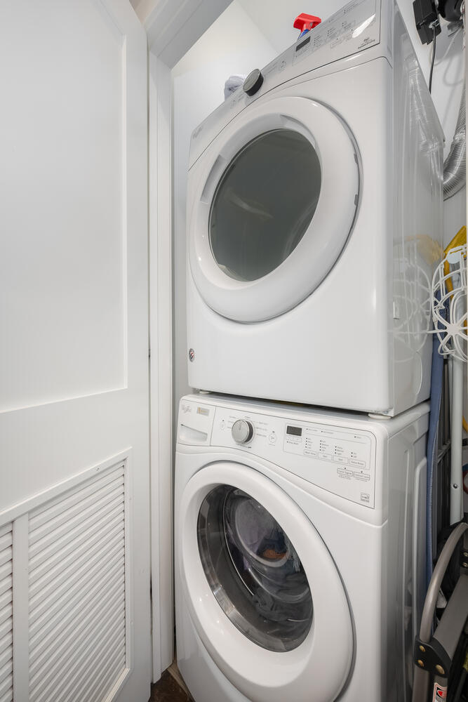 1841 North California Avenue, Unit 3B Chicago, IL 60647 - Photo 19 of 22 a utility room with dryer and washer