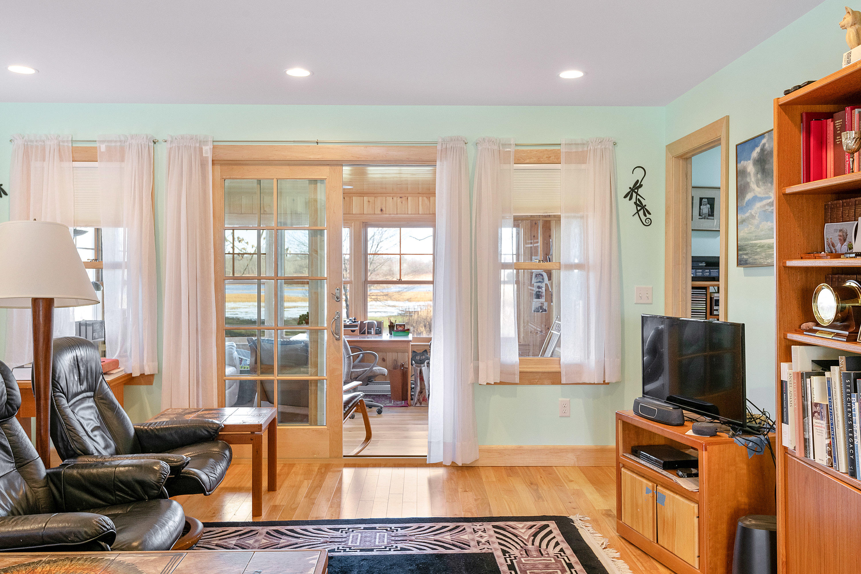 330 Drakes Island Road Wells, ME 04090 - Photo 11 of 38 Living Room