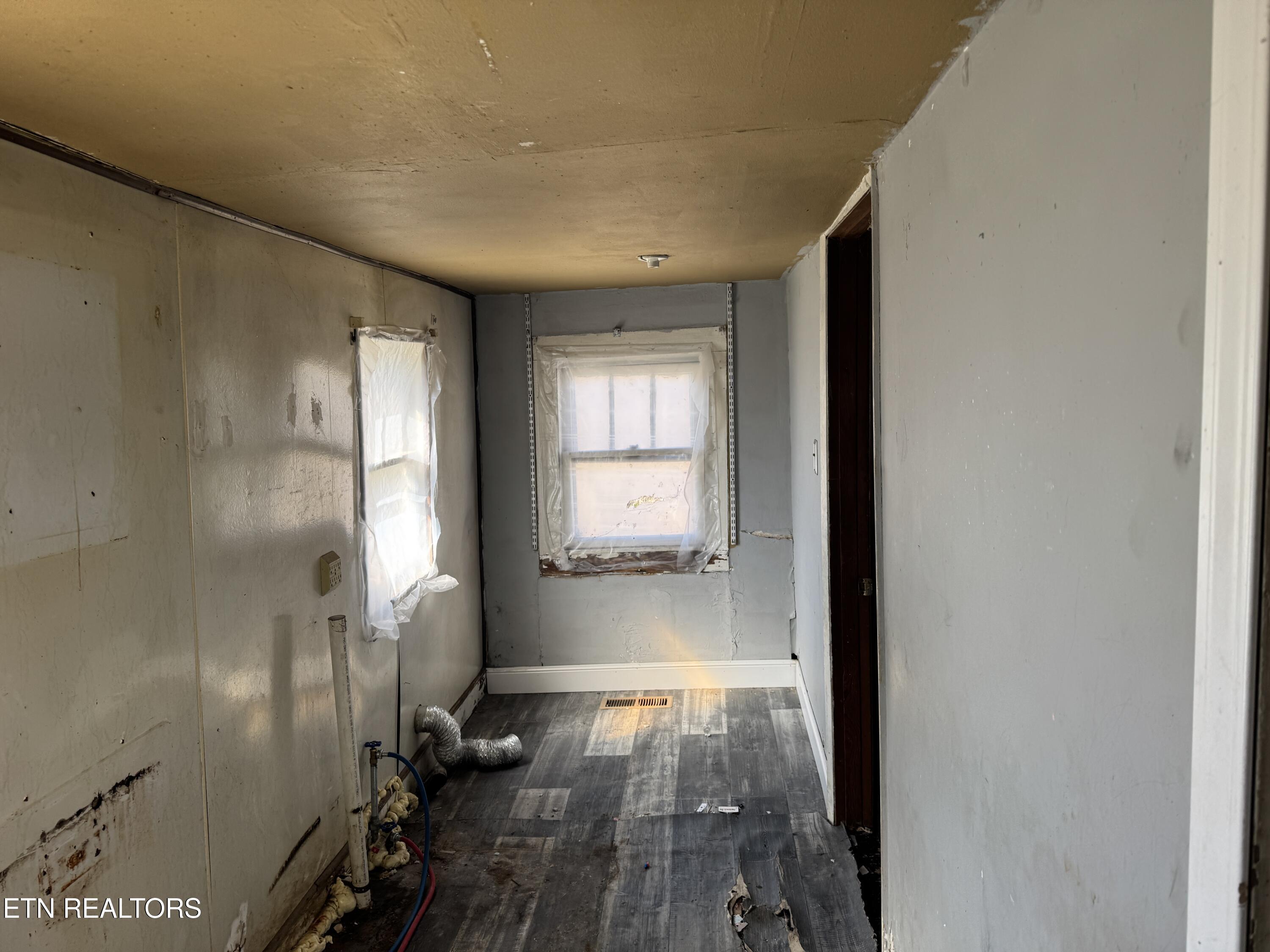 2516 Roseberry Road Mascot, TN 37806 - Photo 12 of 25 IMG_2605