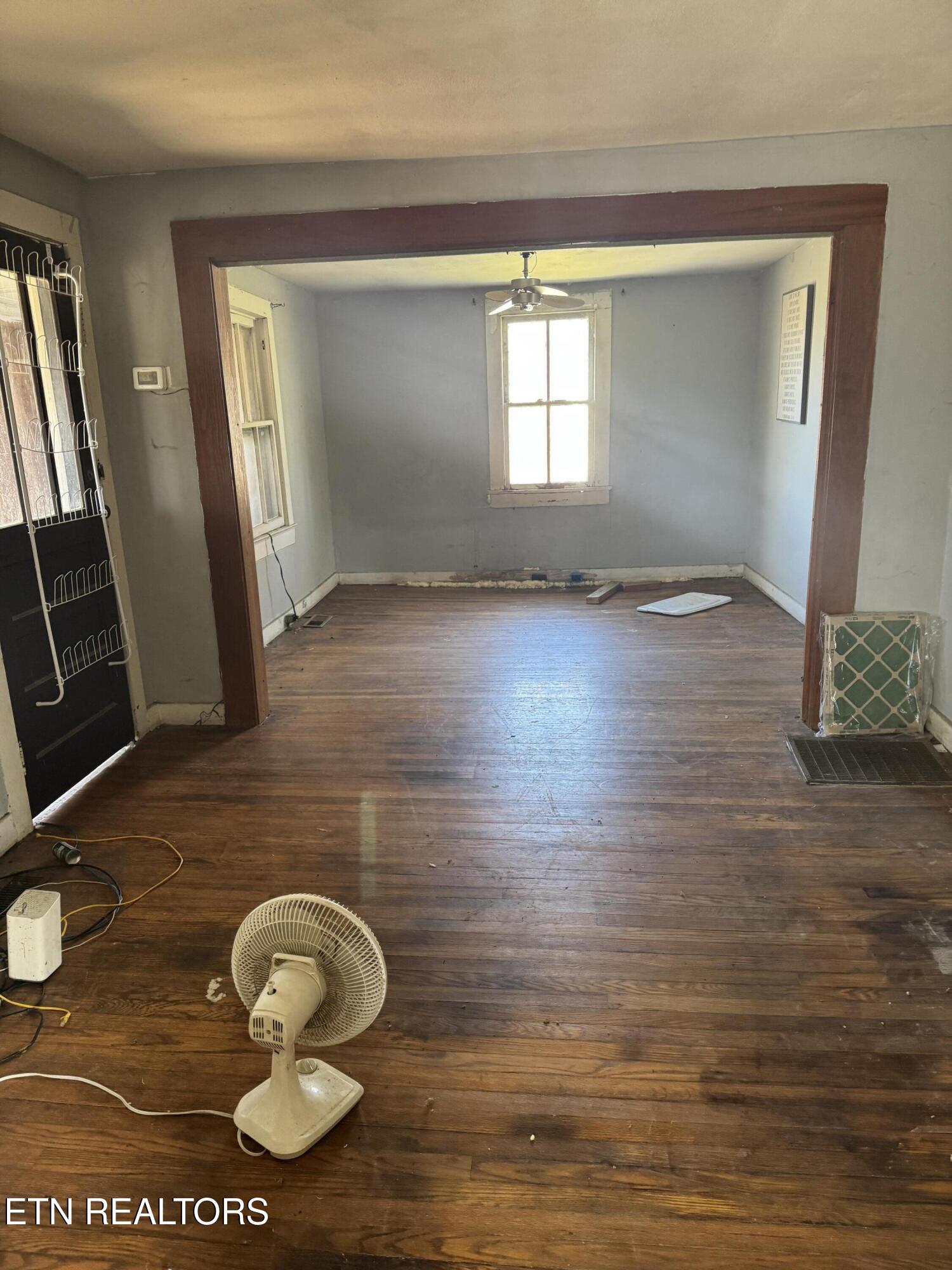 2516 Roseberry Road Mascot, TN 37806 - Photo 14 of 25 IMG_2608