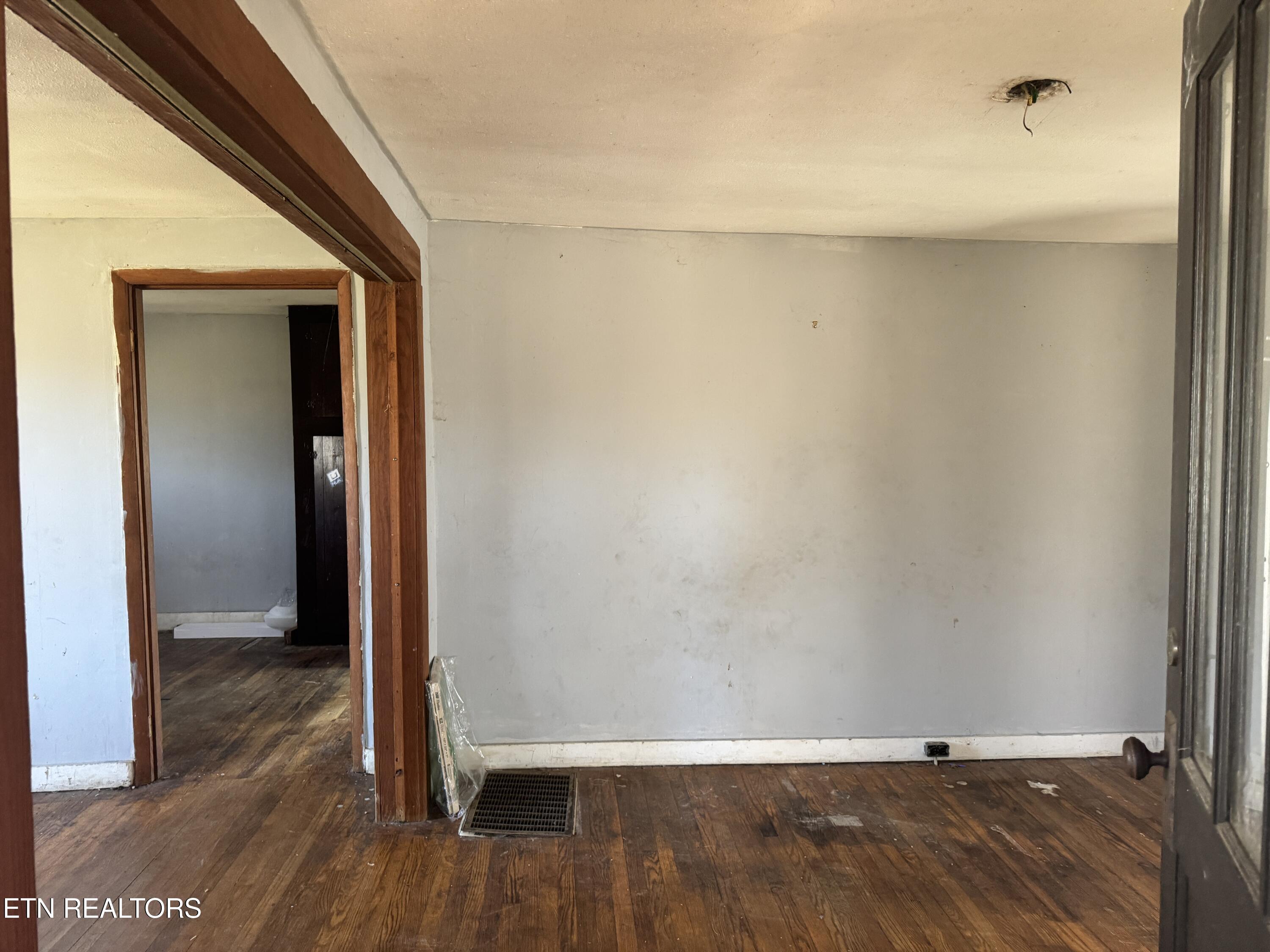 2516 Roseberry Road Mascot, TN 37806 - Photo 17 of 25 IMG_2611