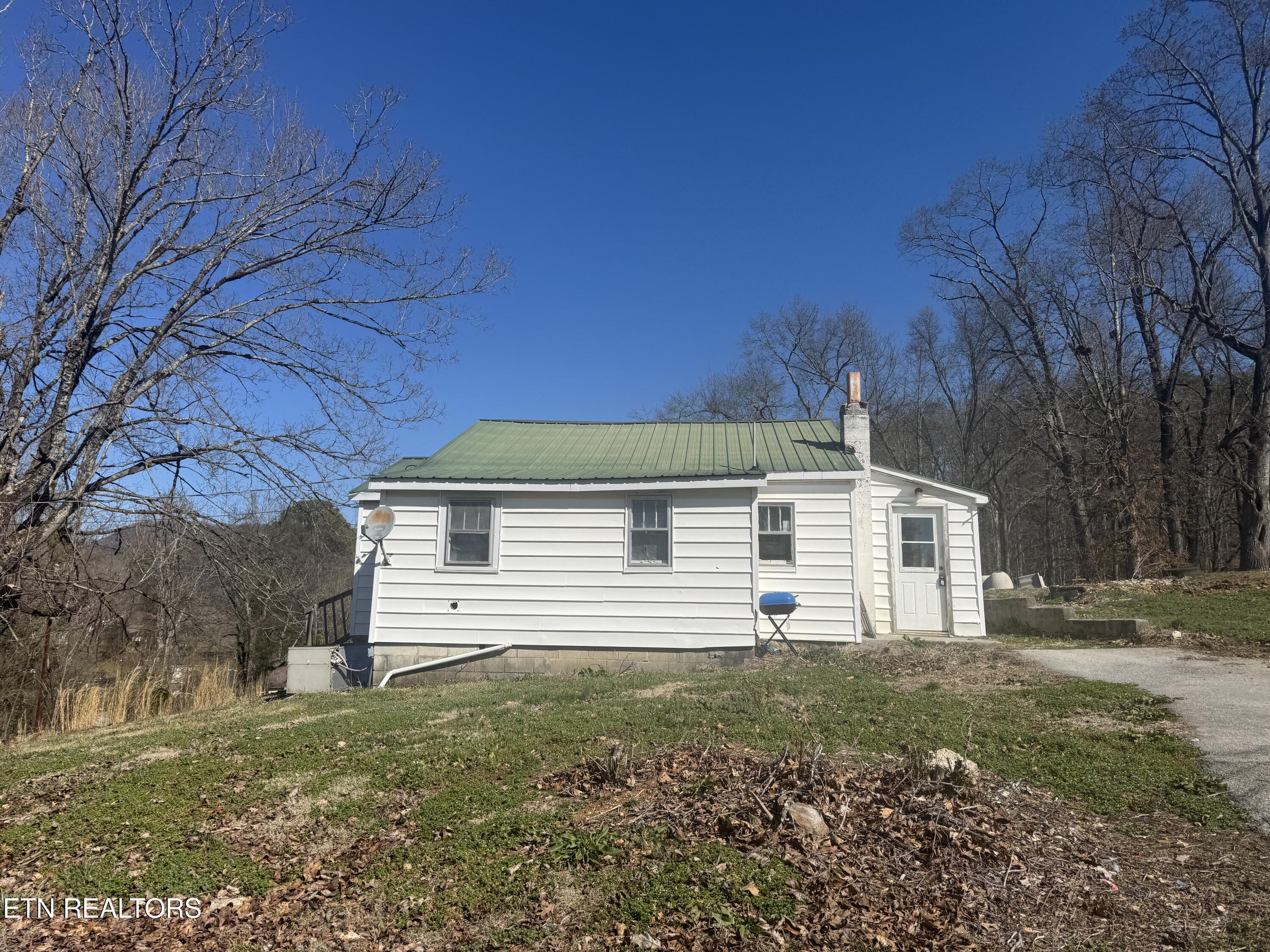 2516 Roseberry Road Mascot, TN 37806 - Photo 3 of 25 IMG_2596